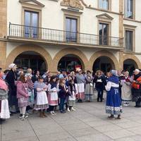 Agate Deunaren koplak abestera irteera