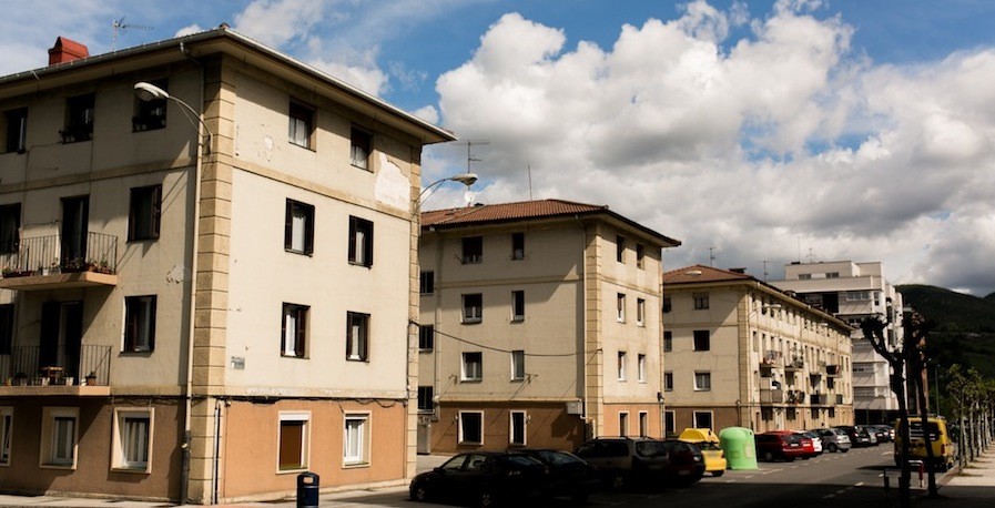 Aramotzeko bizilagunekin batuko da udala, auzoko berriztapenaz galdetzeko