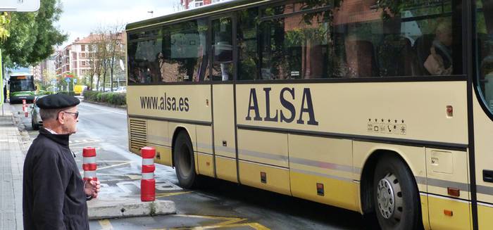 2016an Durango-Gasteiz autobus linea hobetuko dela adierazi dute