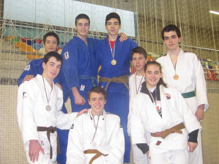 Durangoko judo taldeko zortzi gazte Bizkaiko txapelketako podiumera igo dira