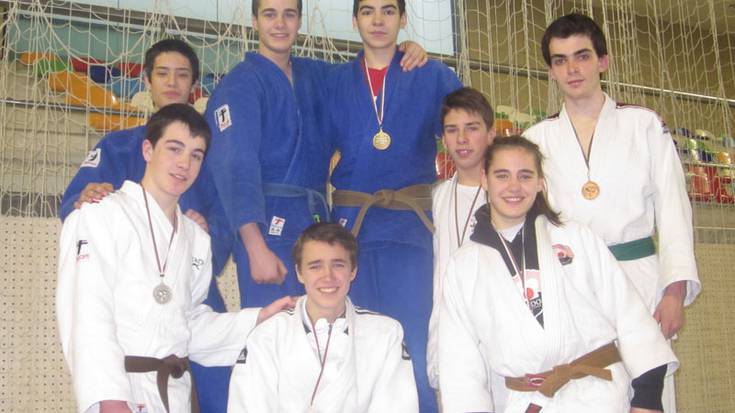 Durangoko judo taldeko zortzi gazte Bizkaiko txapelketako podiumera igo dira