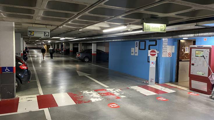 Auto elektrikoak kargatzeko puntuak jarriko ditu udalak Landako Guneko aparkalekuan