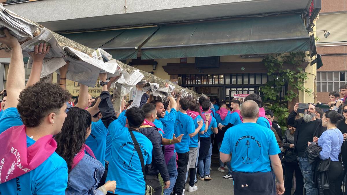 [EGUNERAKETA]: "Bodeguilla zarratuta egon arren, taberna Donien Atxari harrera egiteko zabalduko dugu"