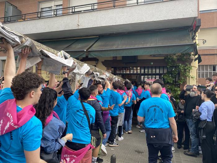 [EGUNERAKETA]: "Bodeguilla zarratuta egon arren, taberna Donien Atxari harrera egiteko zabalduko dugu"