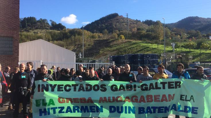 Manifestazioa egin dute Inyectados Gabi eta Galter enpresetako langileek