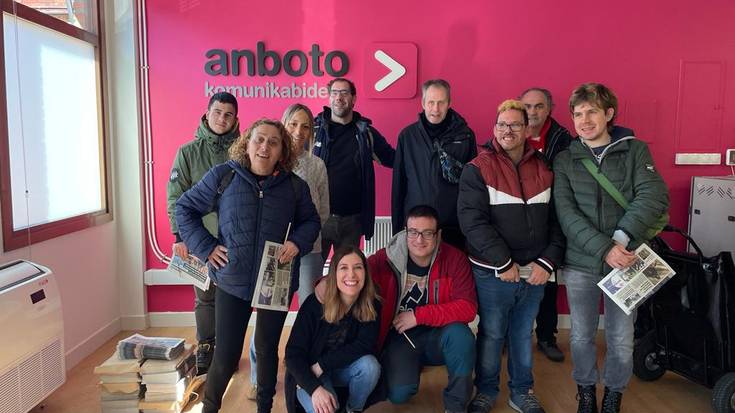 Lantegi Batuakeko Abadiñoko tailerreko kideek ANBOTO bisitatu dute