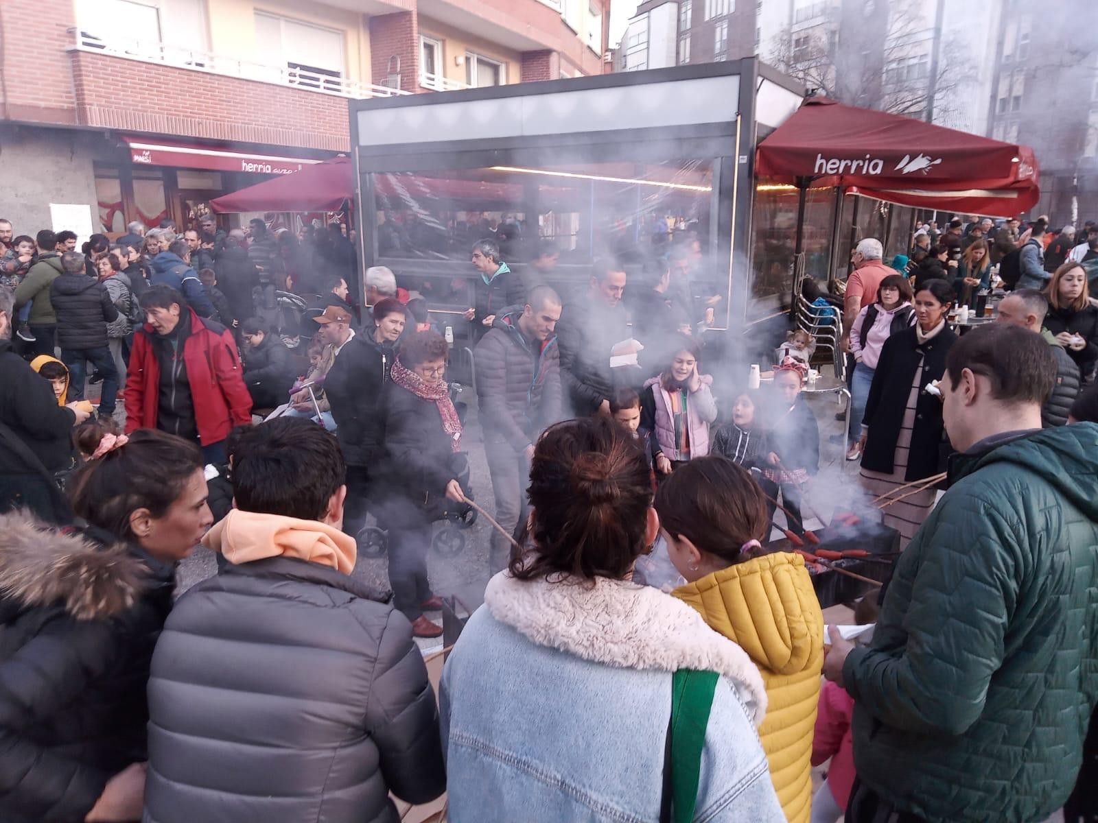 [EGITARAUA]: Martxa zikloturista, erromeria eta umeentzako emanaldia Maiatzaren 1eko jaietan