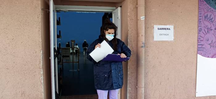 Kiroldegiko frontoia  txertaketa-gune moduan uzteko  prest dagoela adierazi du Elorrioko Udalak