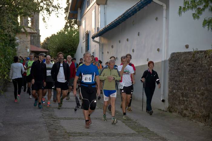 20 lagun lanean, martxarako eta lasterketarako