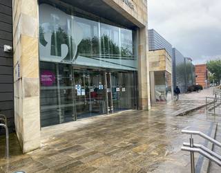 Durangoko Udalak prezio publikoak ez ezartzea “legezkoa ote den” galdetu du EH Bilduk