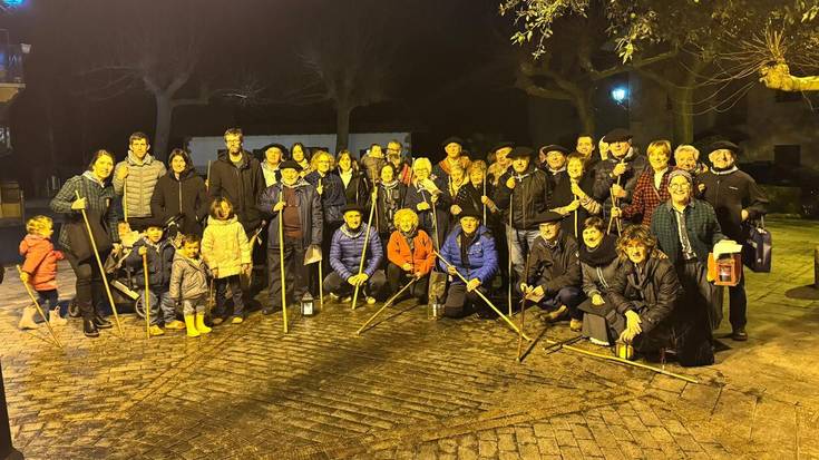 [ARGAZKI GALERIA]: Ohiturari jarraituta Santa Ageda koplak abesten ibili dira Durangaldean