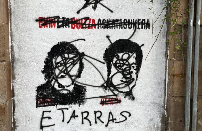 Txiki eta Otaegiren muralari eraso egin diotela salatu du Durangoko Ernaik