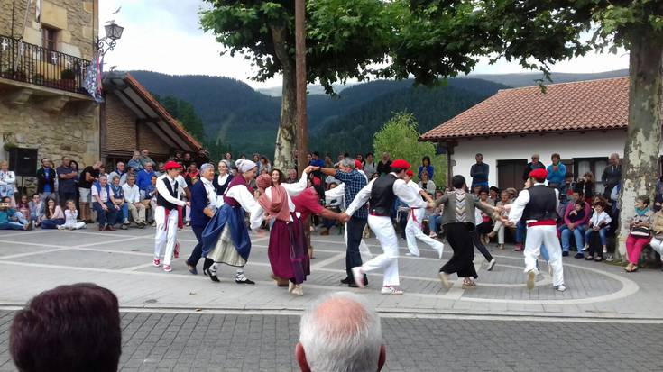 Jendetza batu da Garaiko erregelen erakustaldian