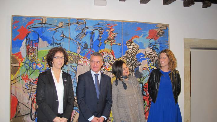 Chillidaren 'Oihartzunak' erakusketarekin berrinauguratu da Arte eta Historia Museoa
