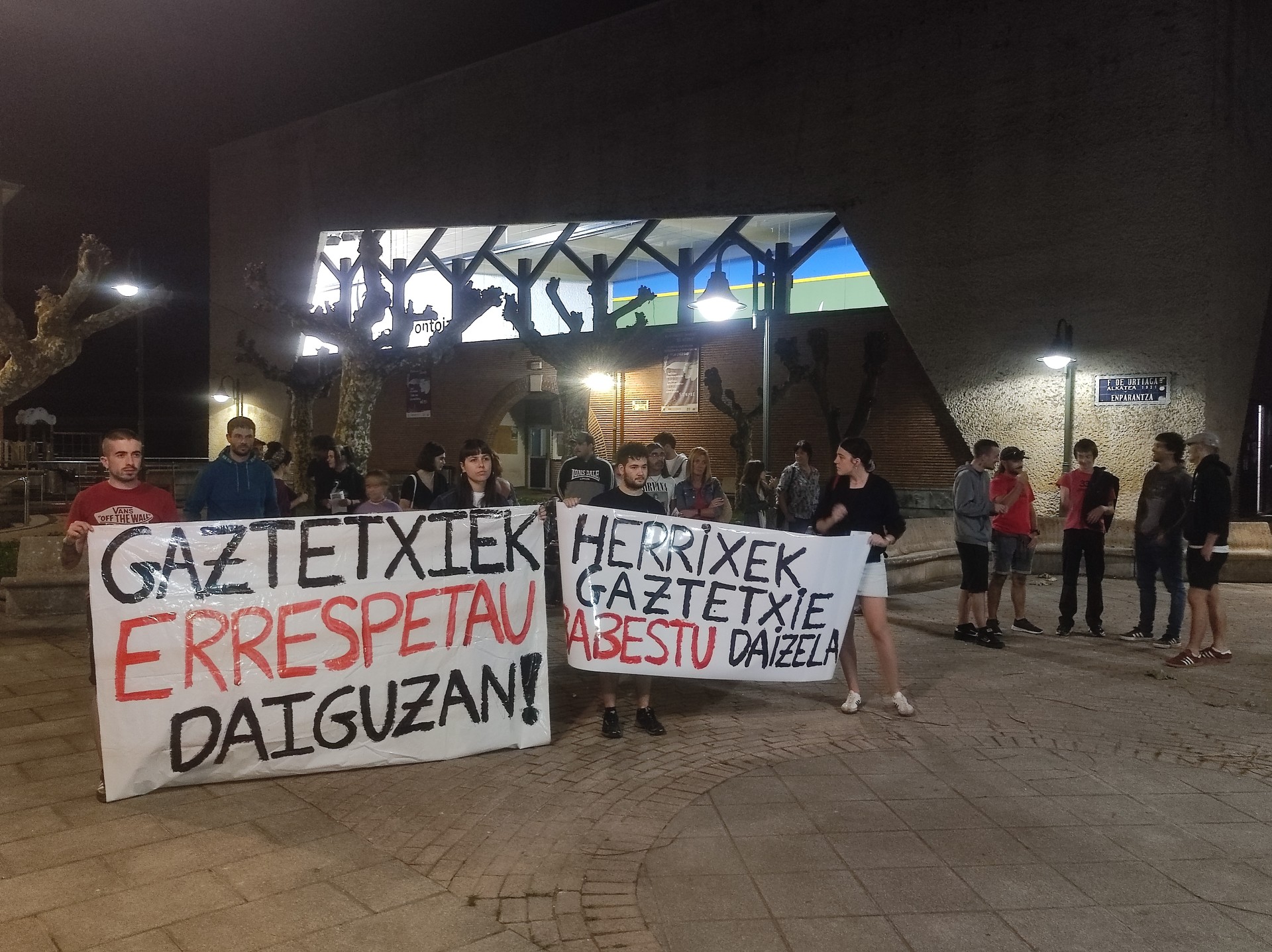 [IRITZIA]: "Berrizko Gaztetxearen aurkako erasoek  herri osoari eragiten diote"