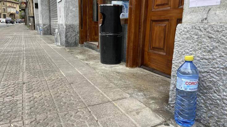 Txakurren txiza-parrastadak ekiditeko metodo bitxia topatu dute Abadiñon