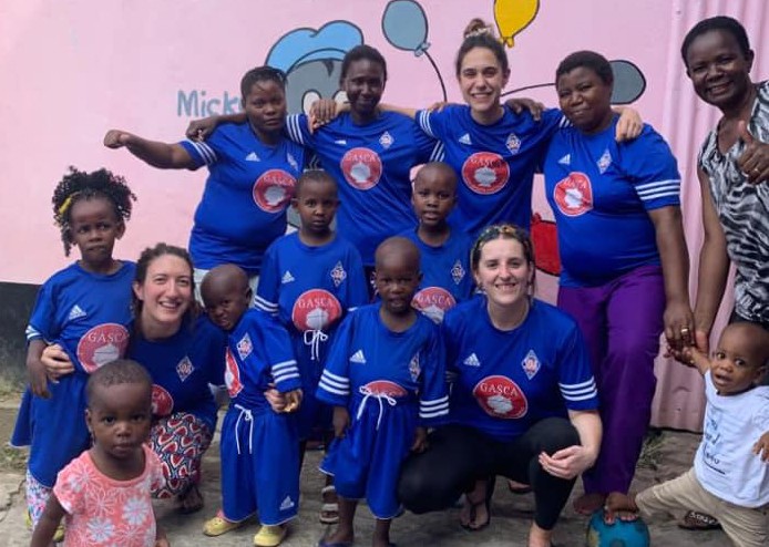 Amorebieta futbol klubeko kamisetak Kenyara heldu dira