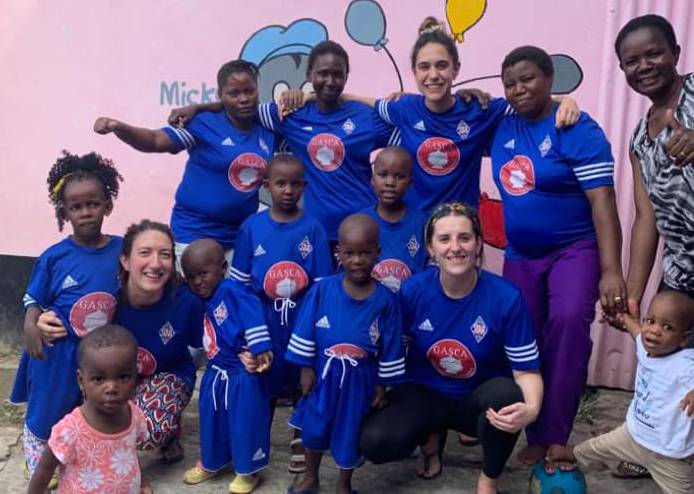 Amorebieta futbol klubeko kamisetak Kenyara heldu dira