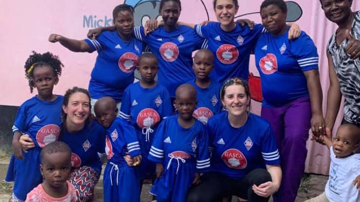 Amorebieta futbol klubeko kamisetak Kenyara heldu dira