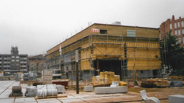 Plateruenaren 16. urteurrena, inflexio-puntuan