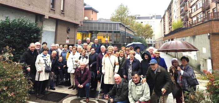 [ARGAZKI GALERIA] 1945eko kintoek elkarrekin bazkaldu zuten atzo Durangon