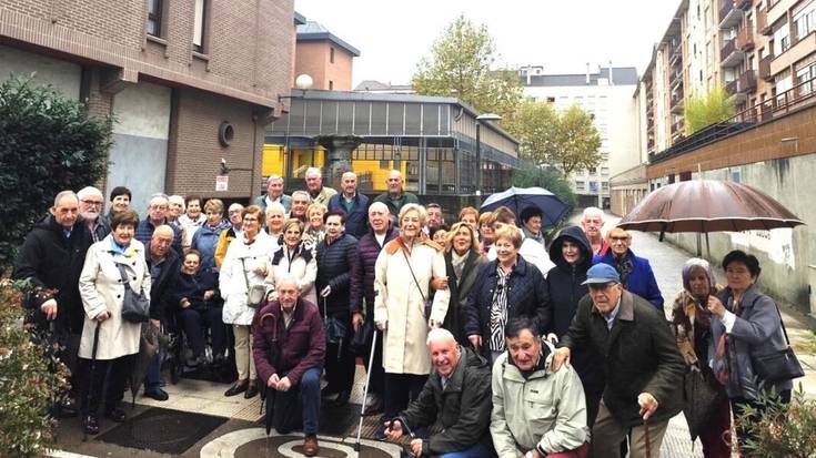 [ARGAZKI GALERIA] 1945eko kintoek elkarrekin bazkaldu zuten atzo Durangon