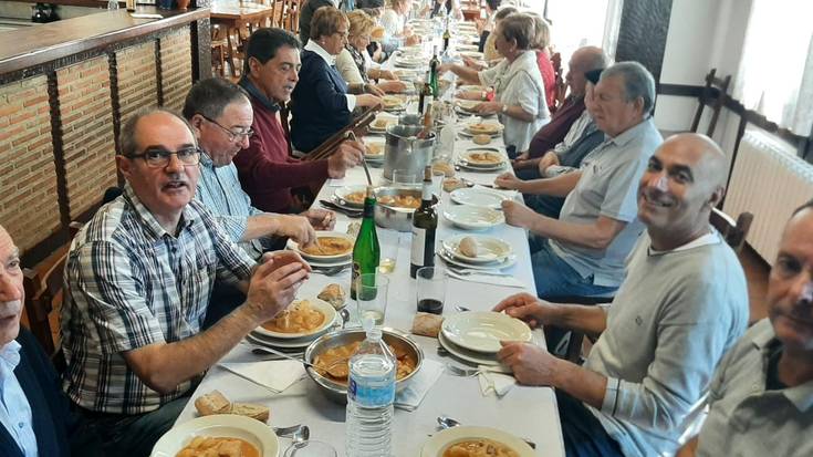 Karta-jokoak eta bazkaria Garaiko nagusien aste kulturalean