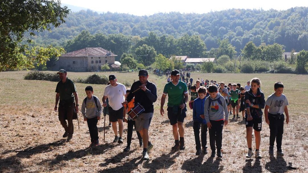 [ARGAZKI GALERIA]: Tradizioari jarraituta Basabisita egin zuten atzo otxandiarrek