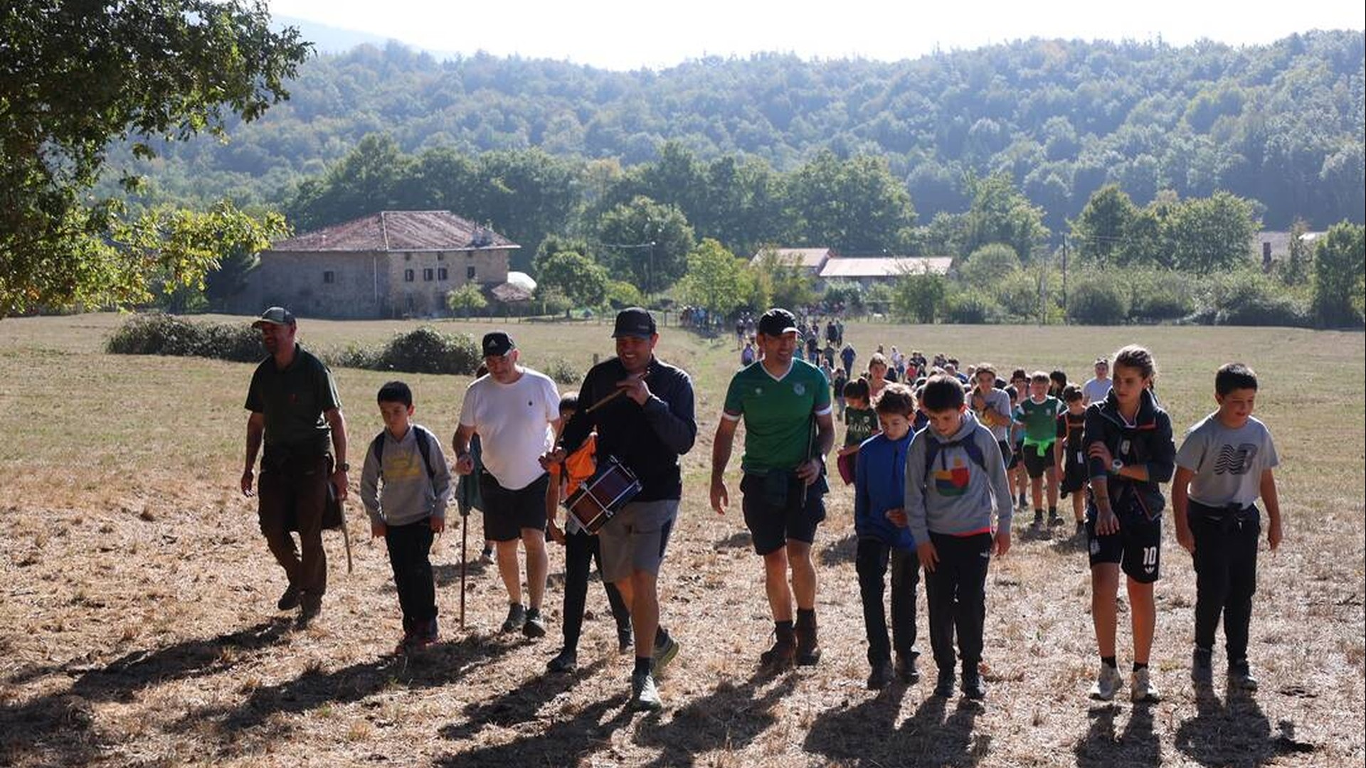 [ARGAZKI GALERIA]: Tradizioari jarraituta Basabisita egin zuten atzo otxandiarrek