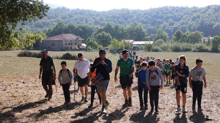 [ARGAZKI GALERIA]: Tradizioari jarraituta Basabisita egin zuten atzo otxandiarrek