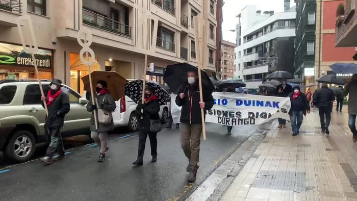 Pentsiodunen manifestazioak zapatu eguerdian Durangon, Elorrion eta Zornotzan