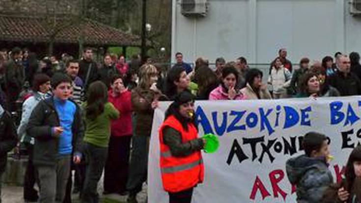 Zalantzak argitzeko eskatu du Jaurlaritzak eskolako auzian