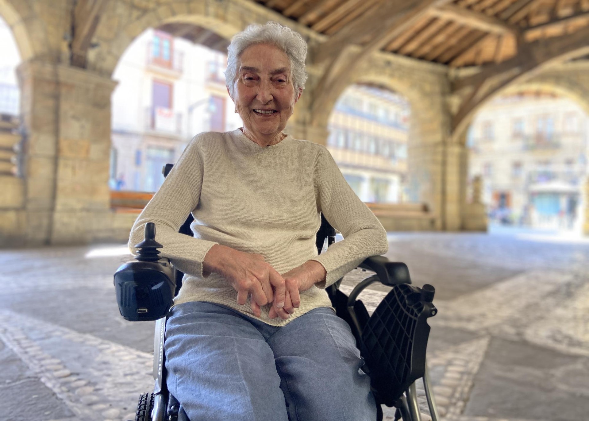 “Ama! Zabaldu txorro guztiak, umeak bonben eztandak entzun ez ditzan”