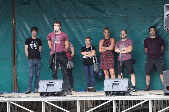 Jai Batzordeko kideek txupinazoa jaurtita hasi dituzte sanpedroak Atxondon - 15