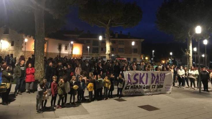 [ARGAZKI GALERIA] Azken indarkeria matxista kasuak salatu dituzte Durangaldean