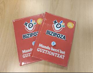 Bizipozaren 'Mundu berri bat guztiontzat' CD-DVDa