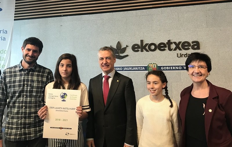"Eskola jasangarria" ziurtagiria jaso dute Lauaxetak, Ibaizabalek eta Orobiogoitiak