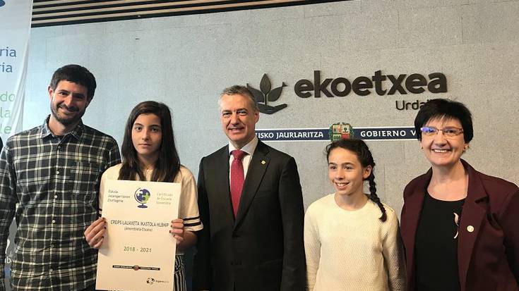 "Eskola jasangarria" ziurtagiria jaso dute Lauaxetak, Ibaizabalek eta Orobiogoitiak