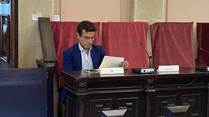 Carlos Garciak Pirritx, Porrotx eta Marimototsen ikuskizunak bertan behera uzteko eskatu du