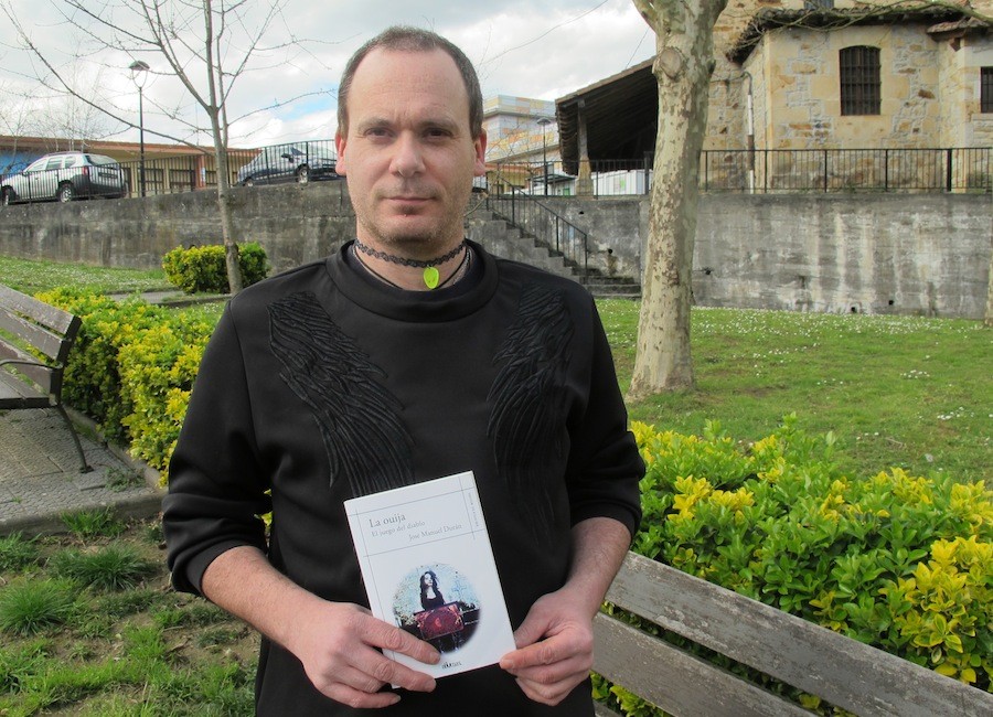 “Ouijaren alde iluna da ezagunena, baina nik positiboari buruz idatzi gura dut ”