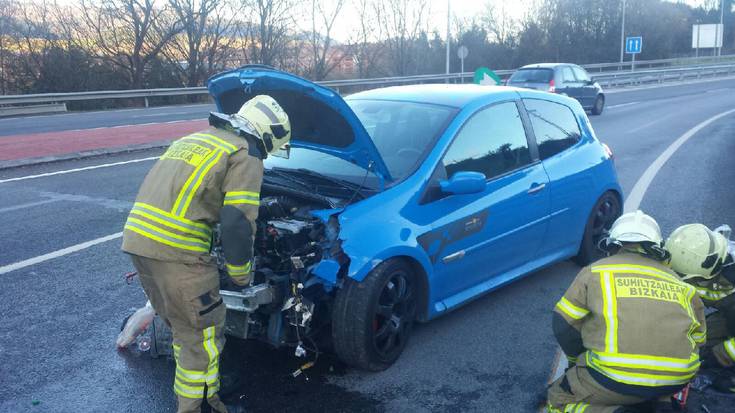 Auto biren istripuak ez du zauriturik eragin