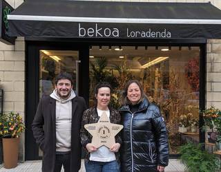 [ARGAZKI GALERIA] Bekoa loradendak irabazi du Durangoko Gabonetako erakusleihoen lehiaketa