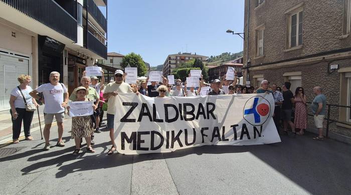 Zaldibarko pentsiodunak kexu, herrian pediatrarik barik eta mediku bakarragaz daudelako