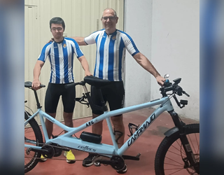 Zaldibartik Sevillara Reala animatzera joanak, ondoren etxera bizikletan bueltatzeko