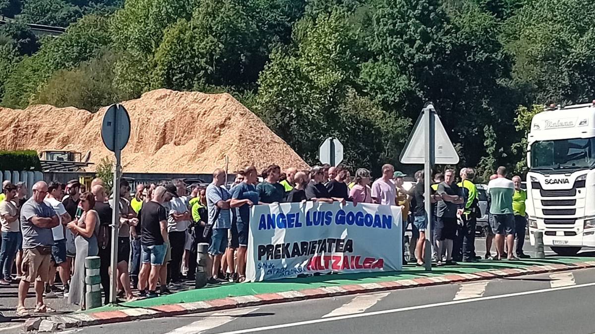 Abuztuan hildako behargina gogoratu dute Iurretan
