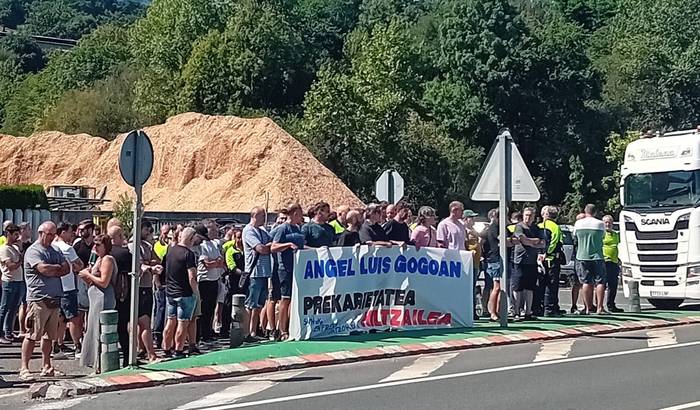 Abuztuan hildako behargina gogoratu dute Iurretan
