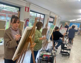 Udal pintura tailerreko kideen erakusketa kolektiboa ikusgai, Ezkurdi aretoan