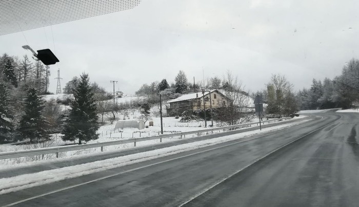 Urkiola irekita dago, baina arretaz gidatzeko deia egin dute