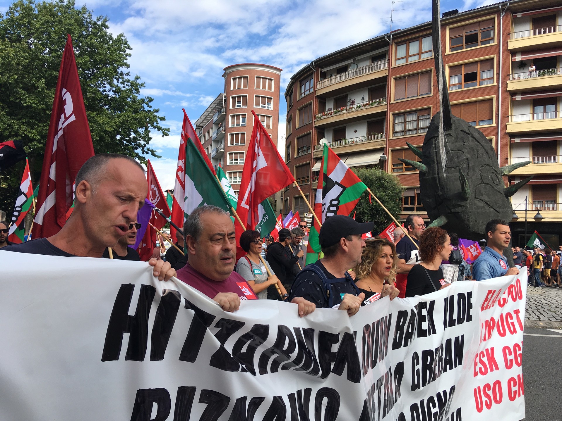 Durangaldeko sindikatuen arabera, metalgintza arloko langileen grebak jarraipen "izugarria eta kolosala" izan du