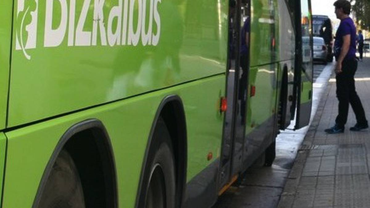 Durangoko Udalak autobus maiztasun handiagoa eta 00:30ak arteko zerbitzua eskatu dizkio Bizkaibusi